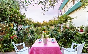 Summer Rose Garden Getaway - A Step To The Beach