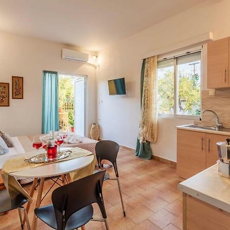 Summer Rose Garden Getaway - A Step To The Beach Kalamata Extérieur photo