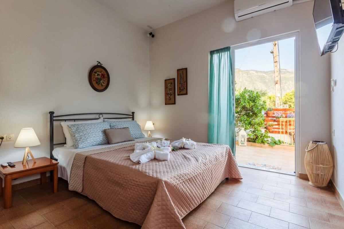 Summer Rose Garden Getaway - A Step To The Beach Kalamata Extérieur photo
